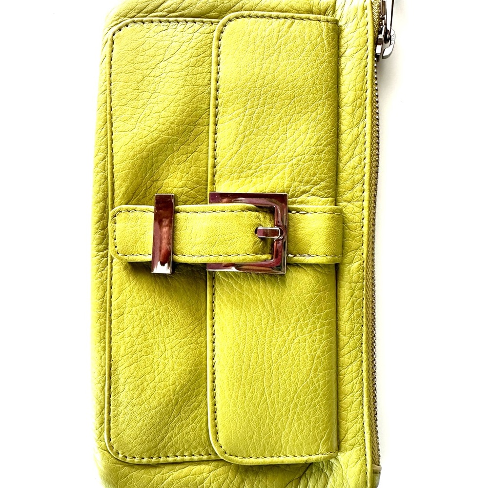 Express - Wristlet - Picture 3 of 8